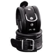 SToys Handmanschetten aus Leder