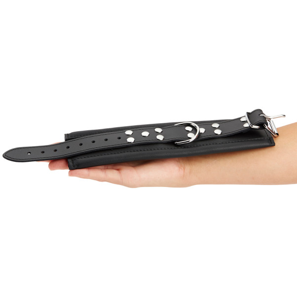 SToys Handmanschetten aus Leder